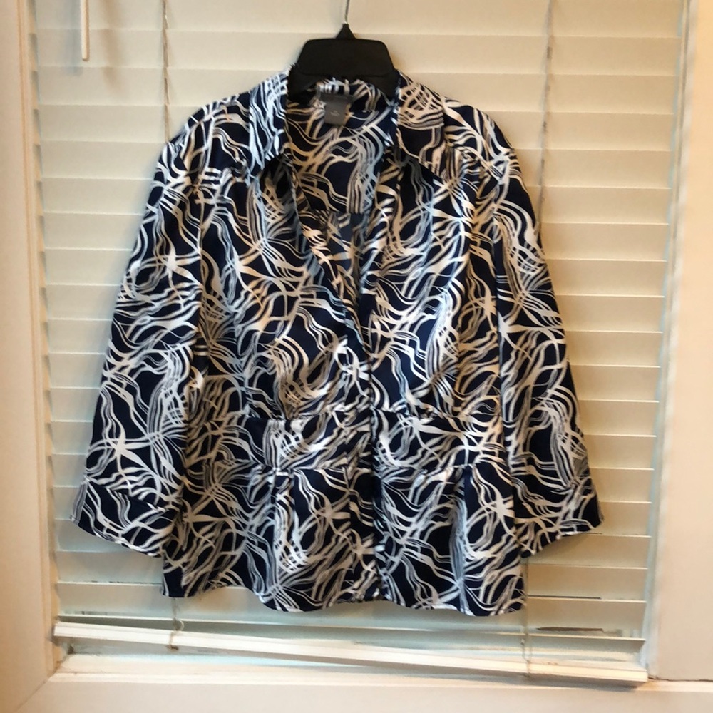 Ann Taylor 3/4 sleeve navy and white blouse